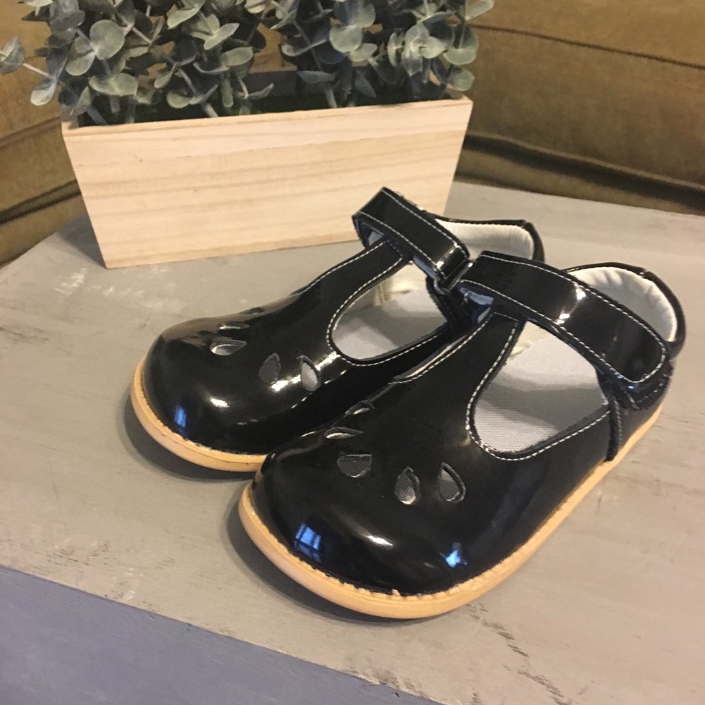 New size 13 black dress shoes